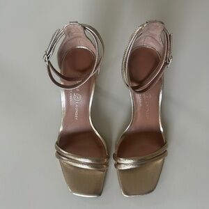 Chinese Laundry Jasmine Gold Heel Size 7.5